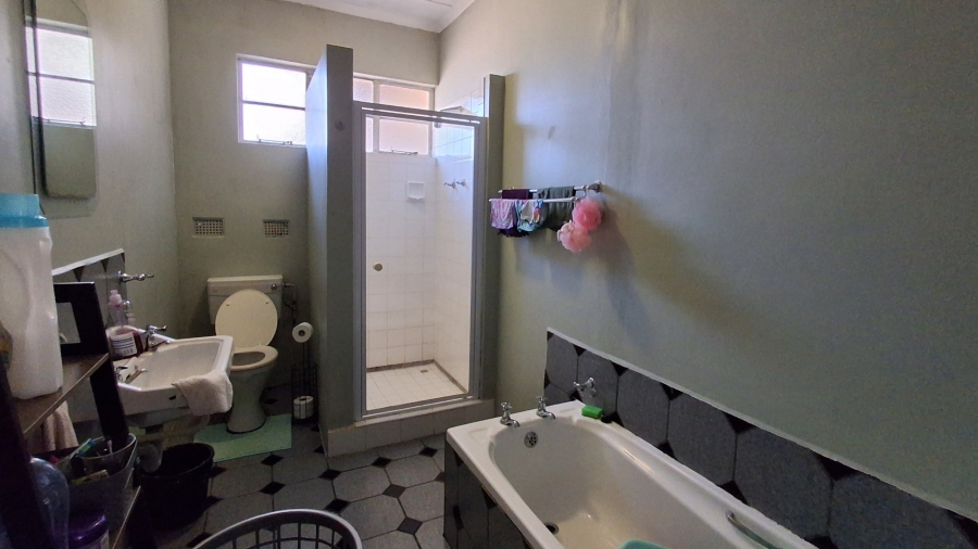 9 Bedroom Property for Sale in Cambridge Eastern Cape